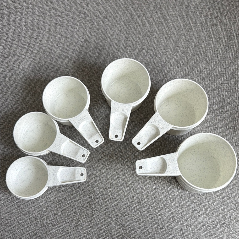 Tupperware White Measuring Cups Set - Picture 3 of 3